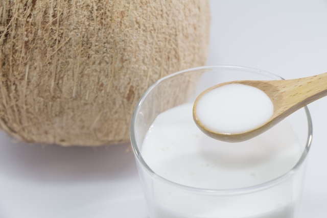 ココナッツミルクって冷凍保存できる？余ったときの活用法は？